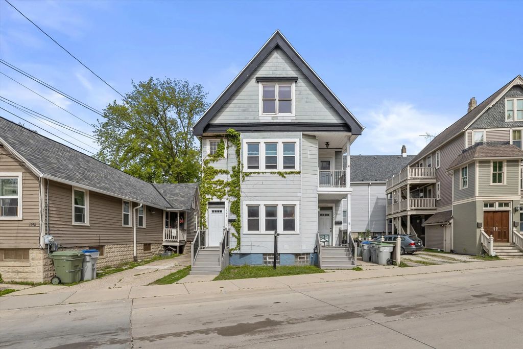 1742 N Pulaski St 1744, Milwaukee
