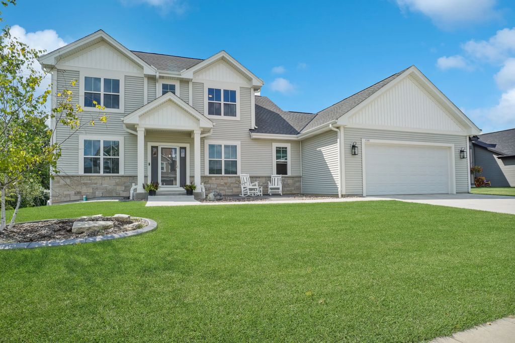 1391 Bluestem Trl, Oconomowoc
