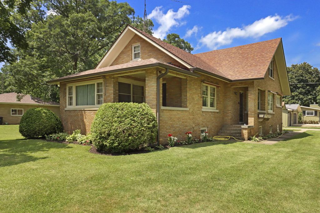 226 S 2nd St, Salem Lakes