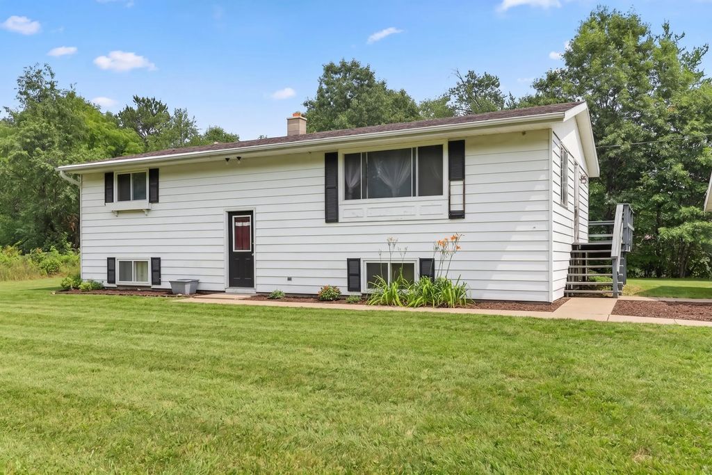 N10130 Buckeye Dr, Necedah