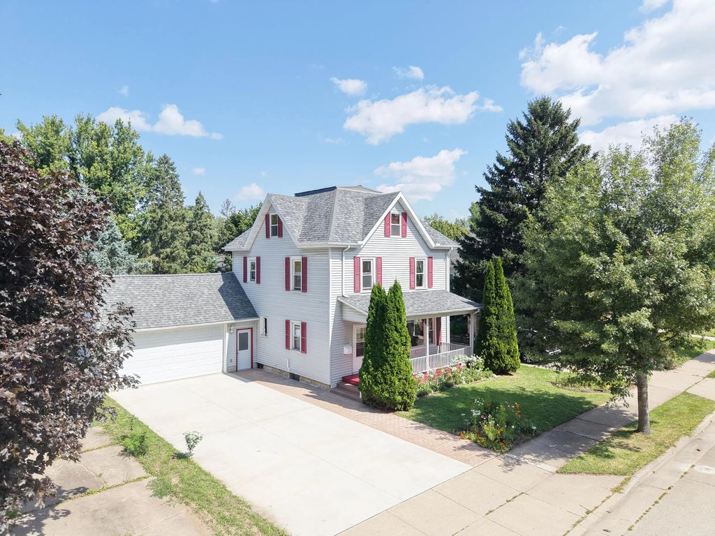 420 W Decker St, Viroqua