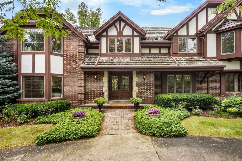 3510 W River Ct, Mequon