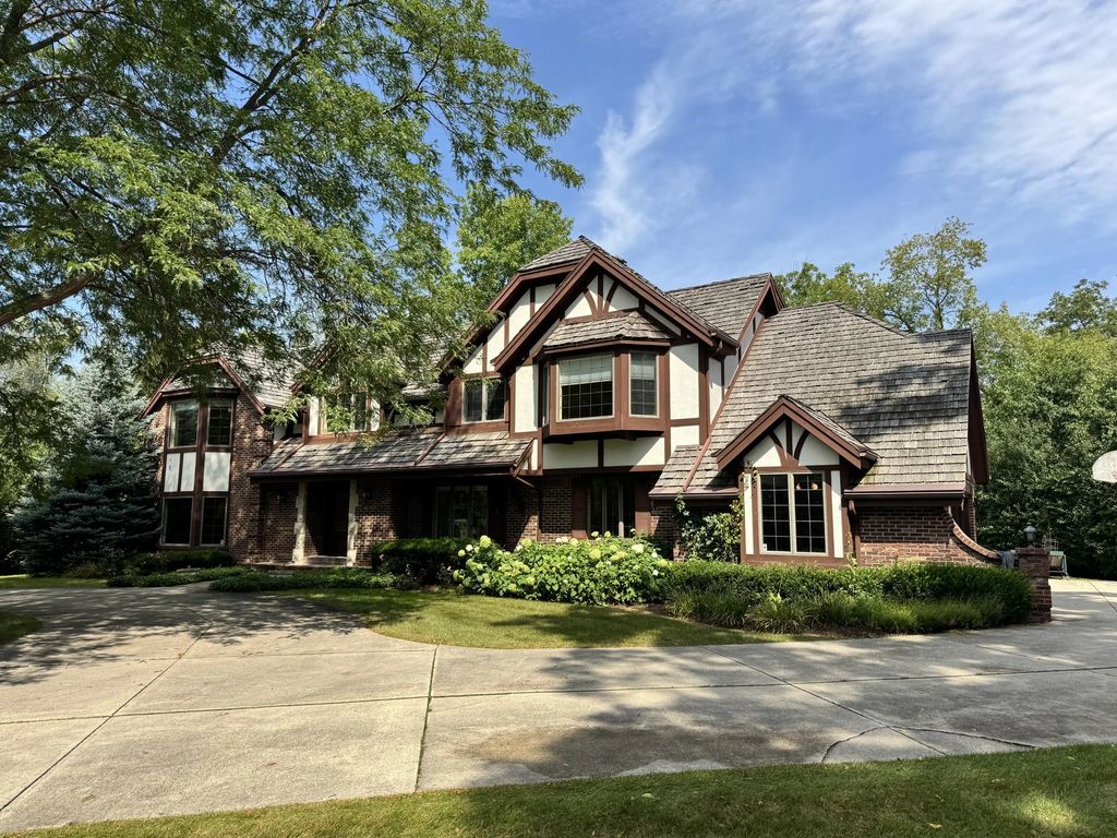 3510 W River Ct, Mequon