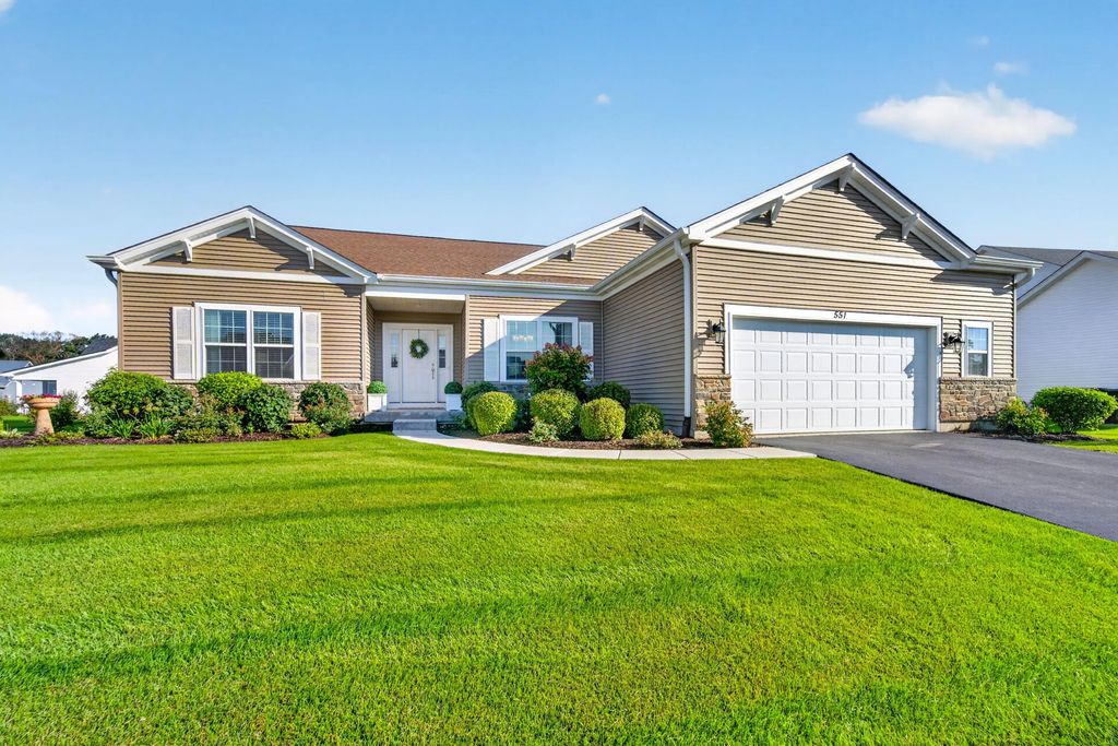 551 N Stone Ridge Dr, Lake Geneva