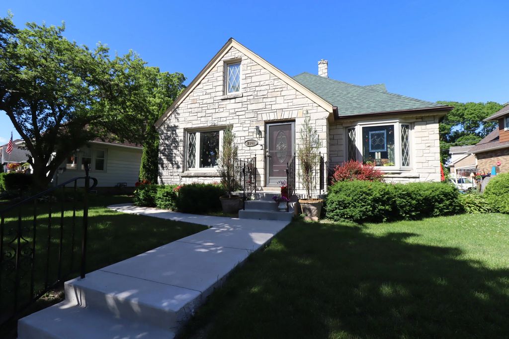 2141 S Livingston Ter, West Allis