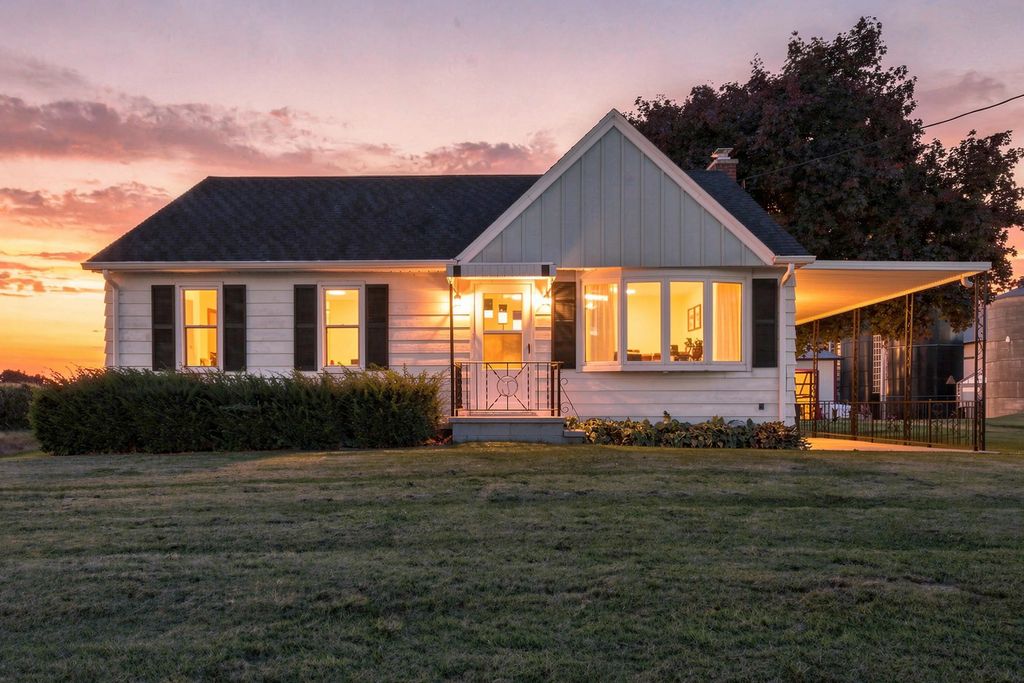 W1577 Iowa Rd, Herman