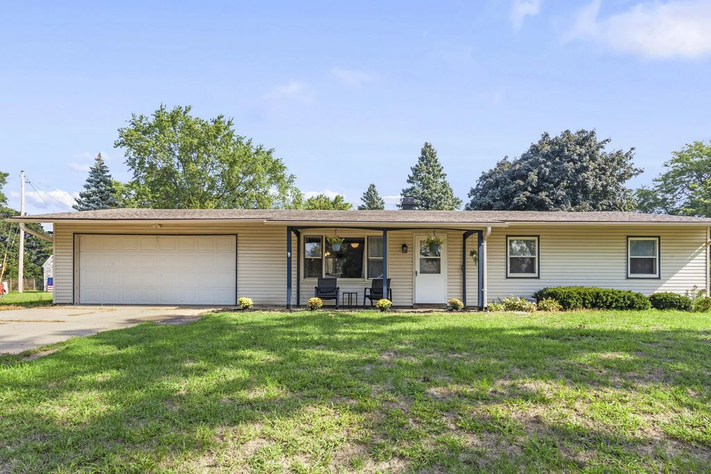 891 E Daffodil Ln, Beloit