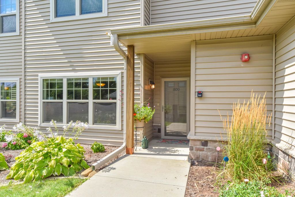 1800 New Port Vista Dr, Port Washington