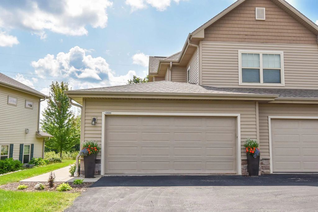 1800 New Port Vista Dr, Port Washington