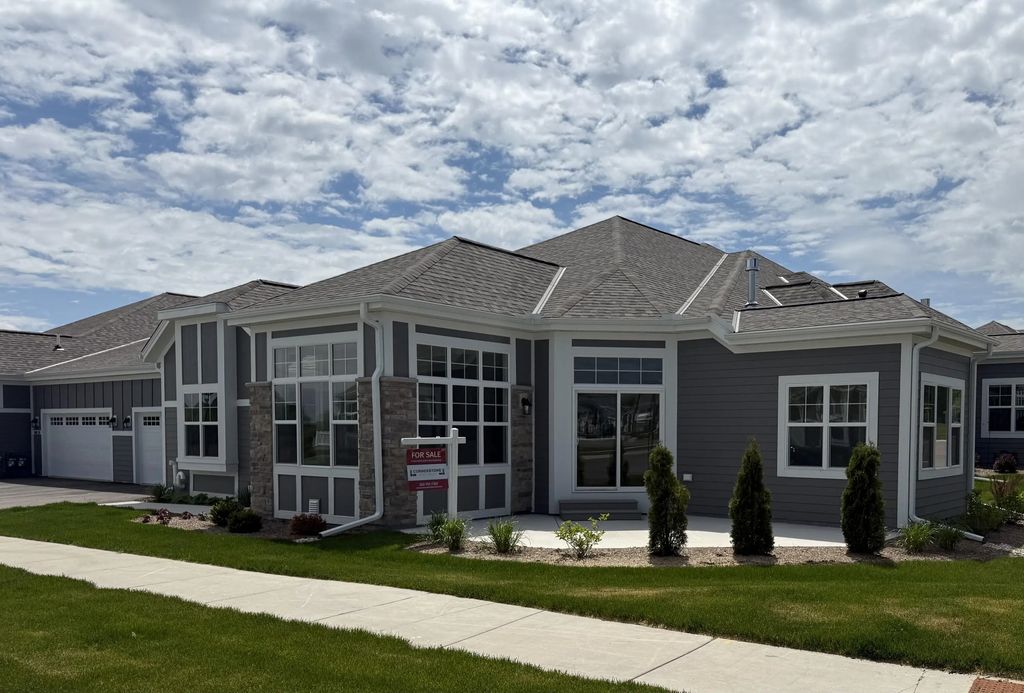 904 S Verona Cir 38, Grafton