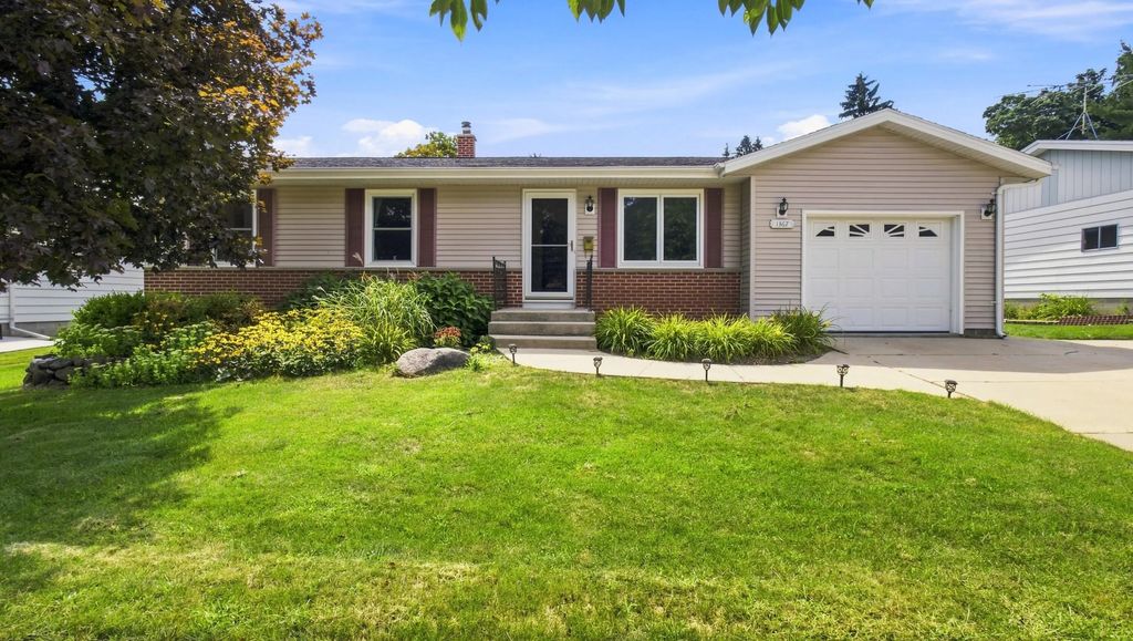 1367 Balsam Pl, West Bend