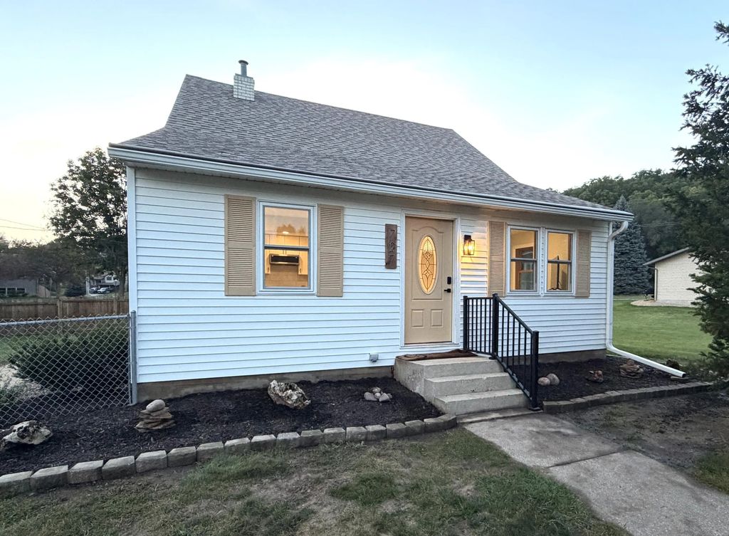 727 7th St S, La Crescent