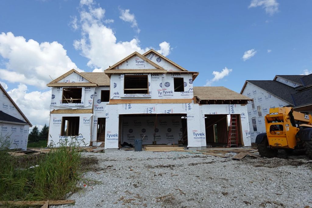 1326 Lynn Cir, Oconomowoc