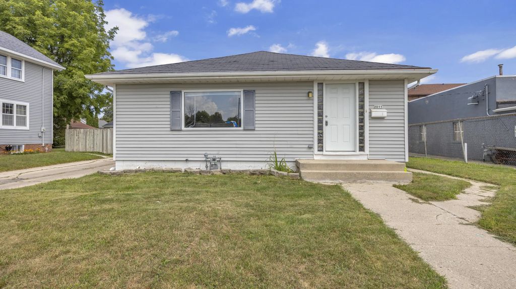2011 S 16th St, Sheboygan