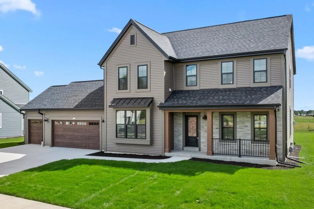 1733 Hammock Ln, Oconomowoc