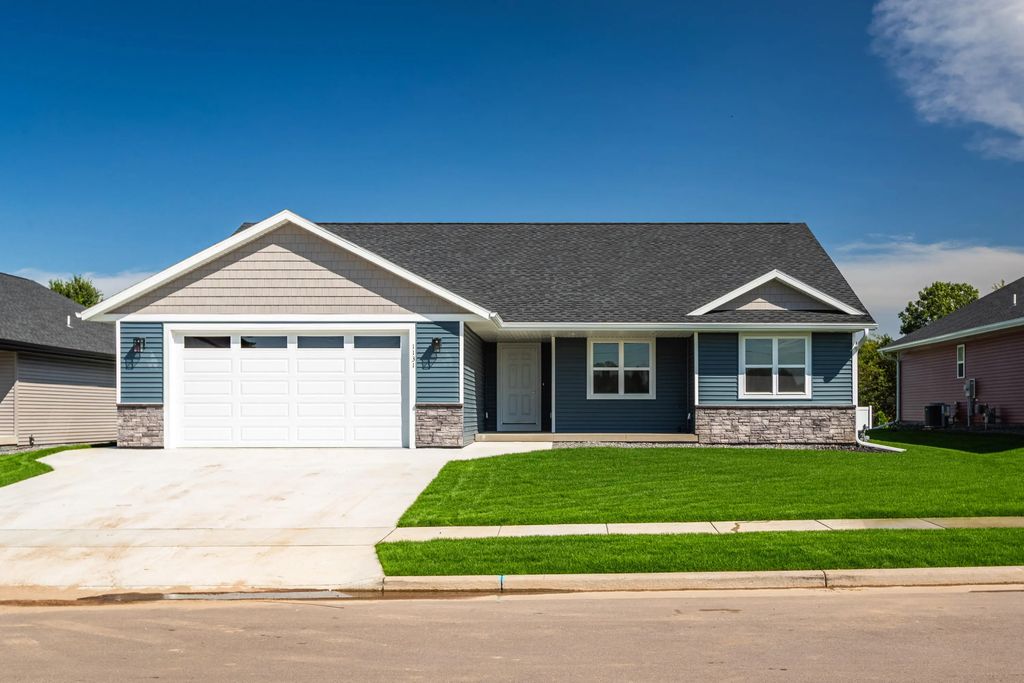 1131 American Dr, Holmen