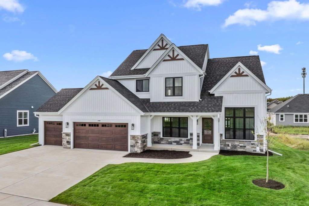 1750 Whalen Dr, Oconomowoc