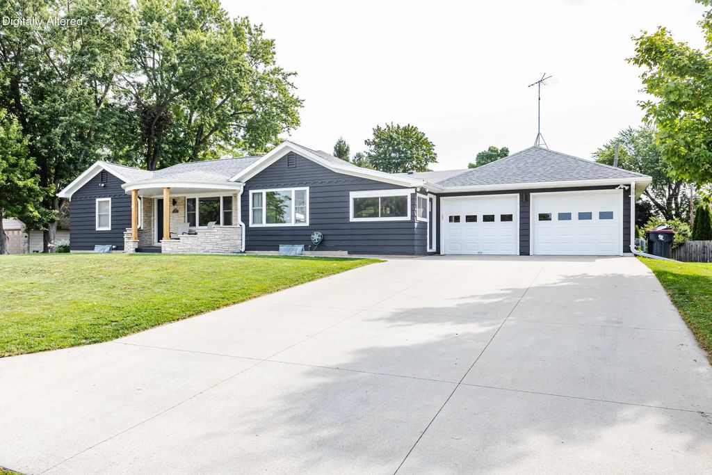 228 N Highland St, Hustisford