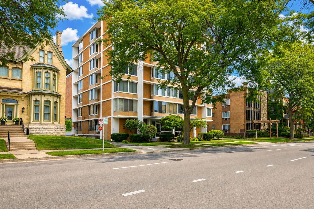 1409 N Prospect Ave 504, Milwaukee