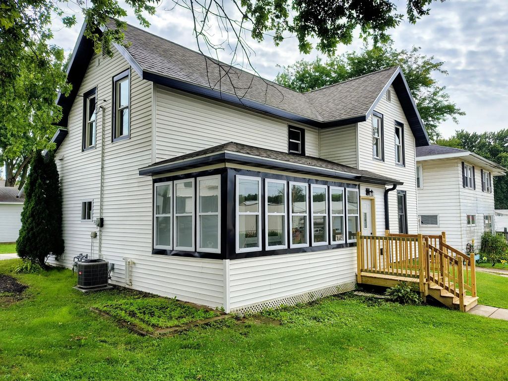 805 Walker St, Wilton