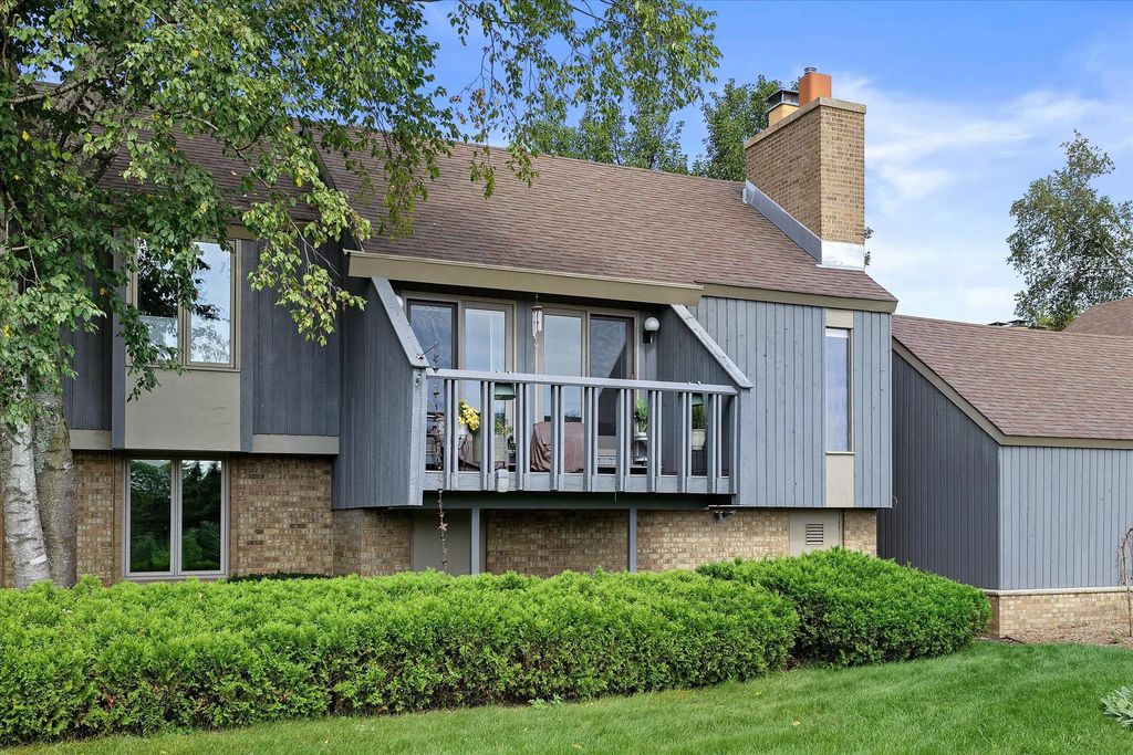 1 Deepwood Ct C-1, Wind Point