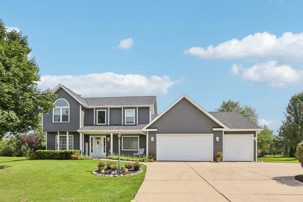 10468 S George Dr, Oak Creek