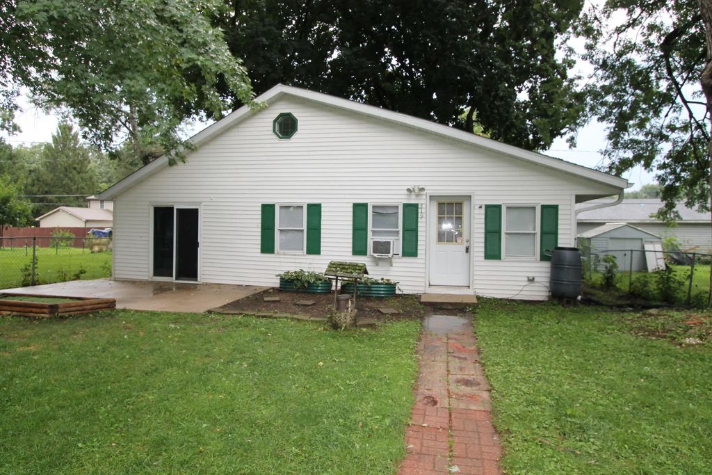 319 First St, Delavan