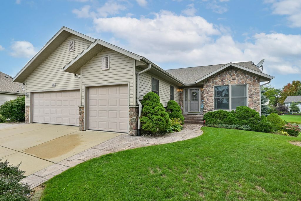 7844 Lakeview Rd, Waterford