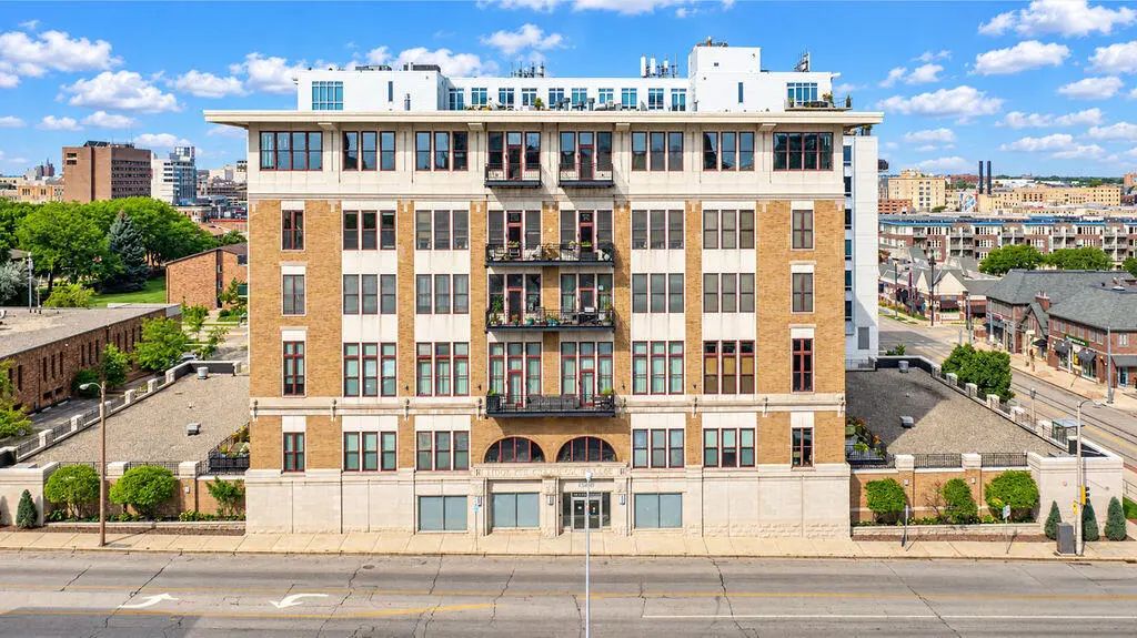 1325 N Van Buren St 601, Milwaukee