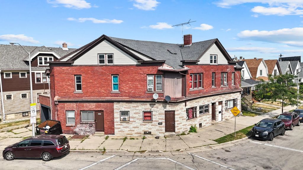 1121 S 46th St, West Milwaukee