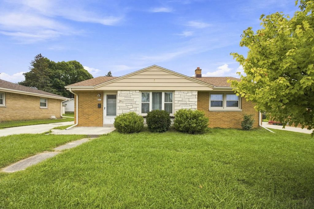 4453 S 66th St, Greenfield