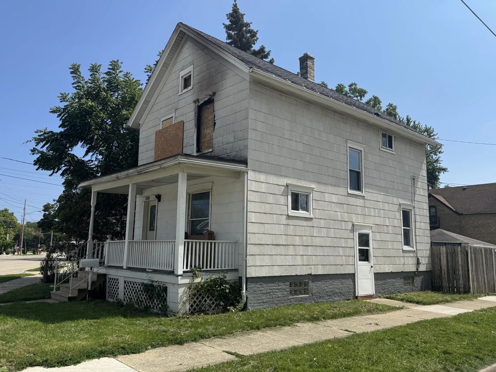 1339 Rapids Dr, Racine