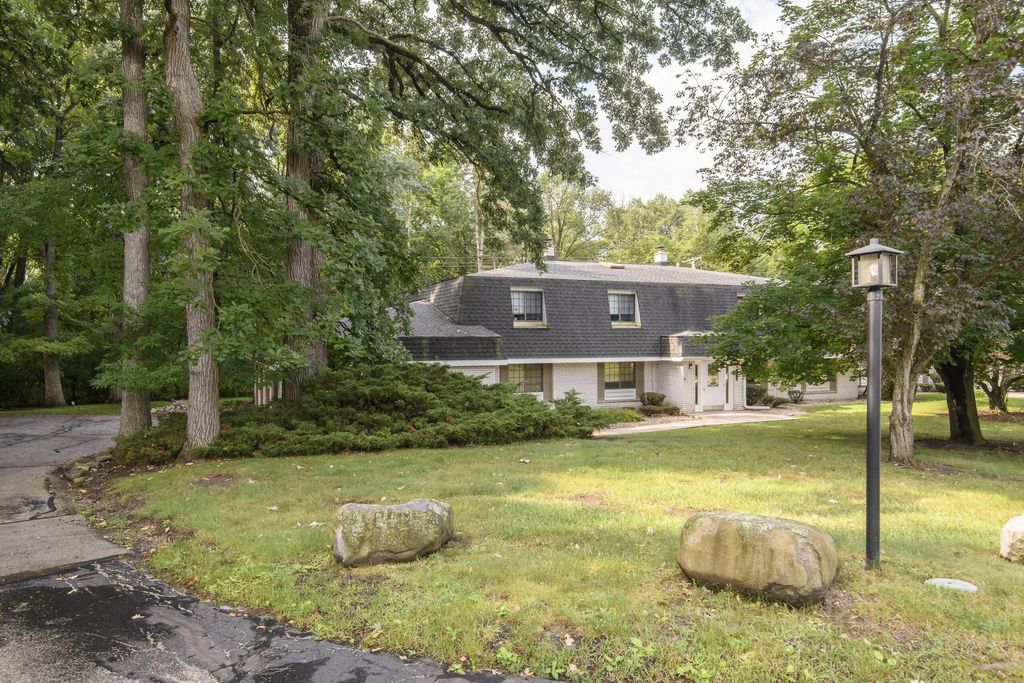 20155 Independence Dr A, Brookfield