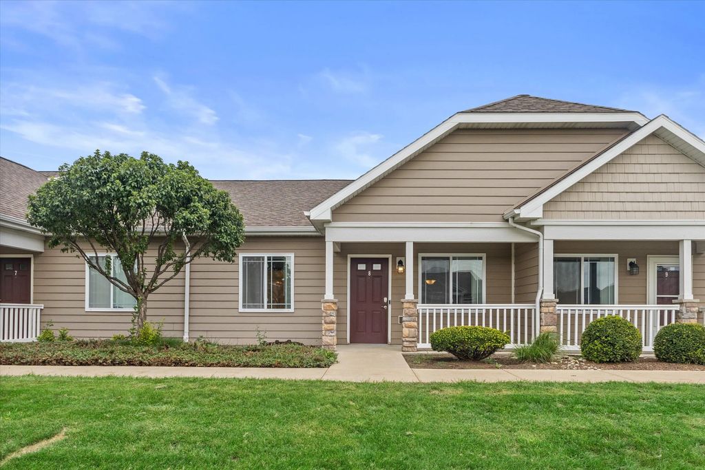 2820 21st St 8, Kenosha
