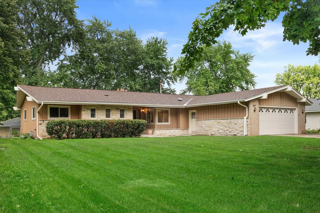 4420 N 110th St, Wauwatosa