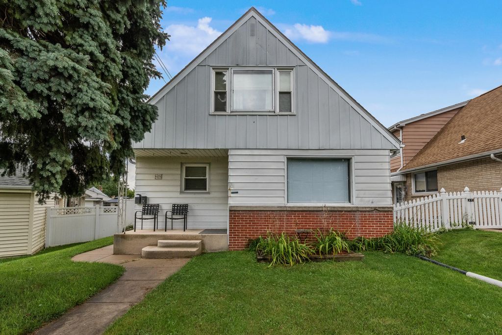 2567 S 60th St, West Allis