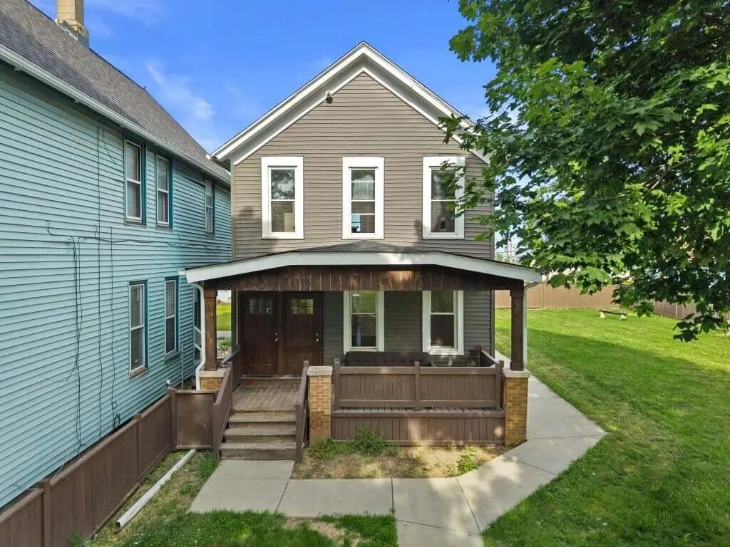 446 N 28th St 448, Milwaukee