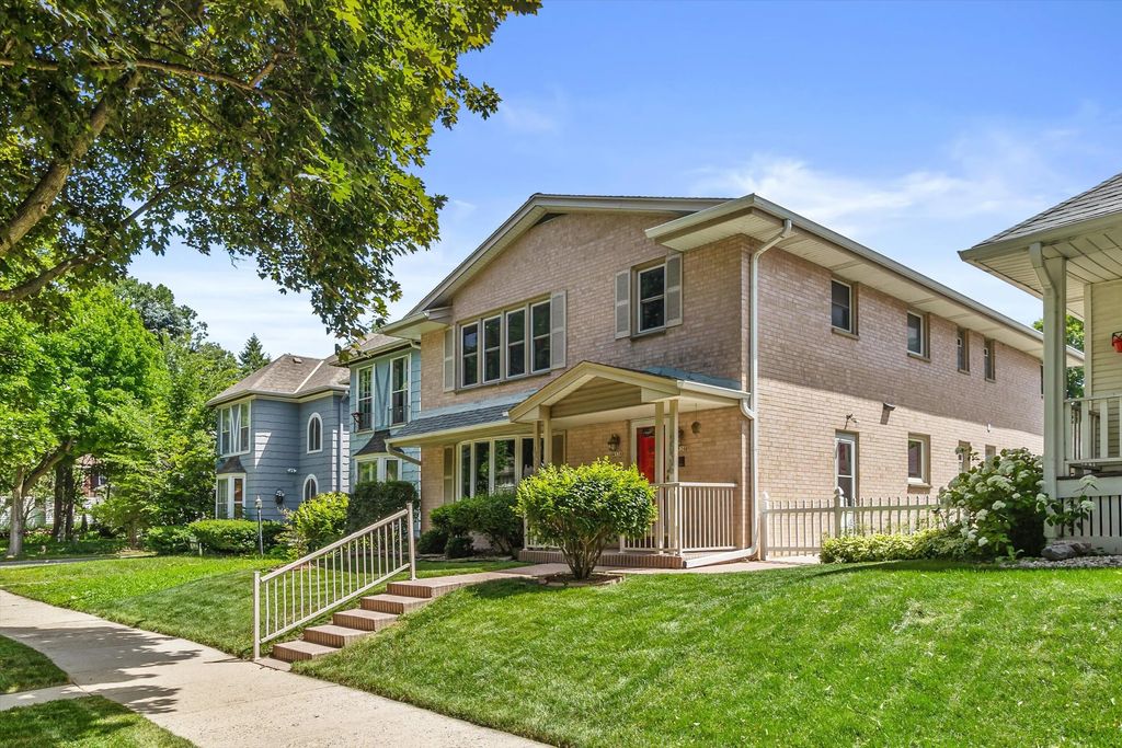 4538 N Larkin St, Shorewood