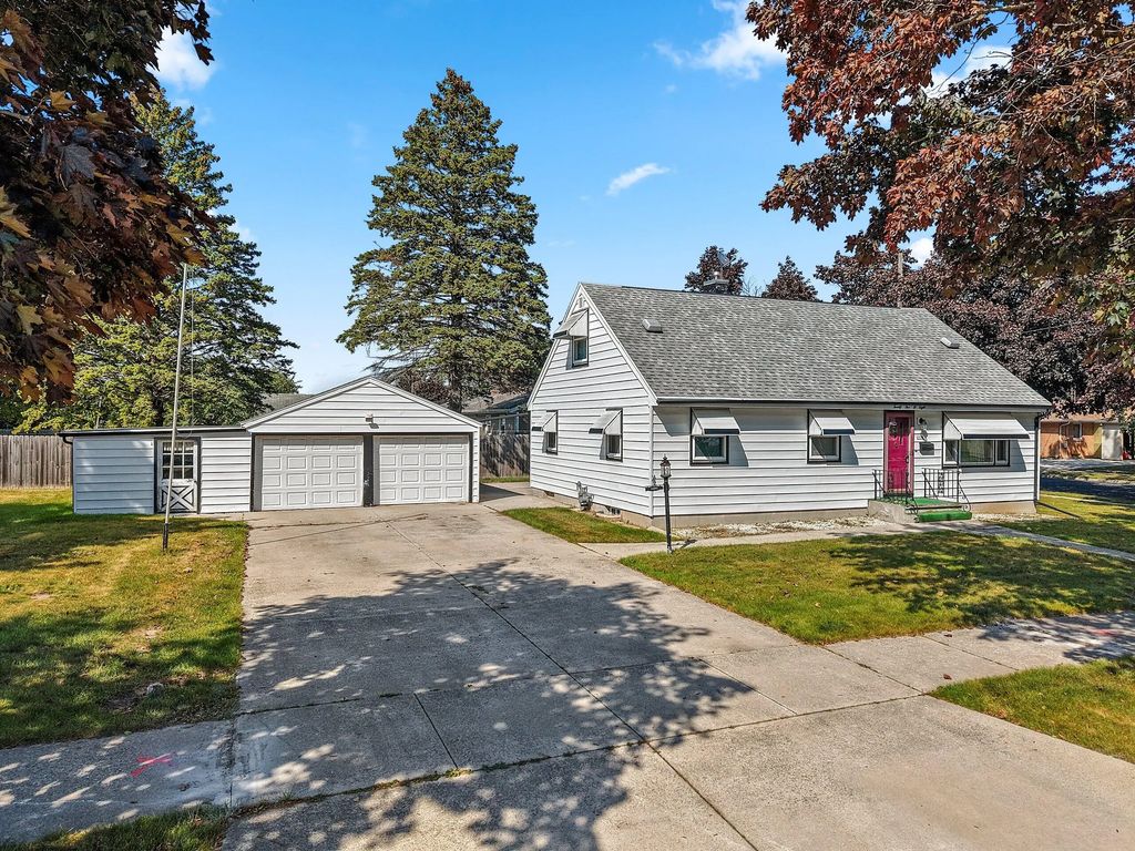 2508 Division St, Manitowoc