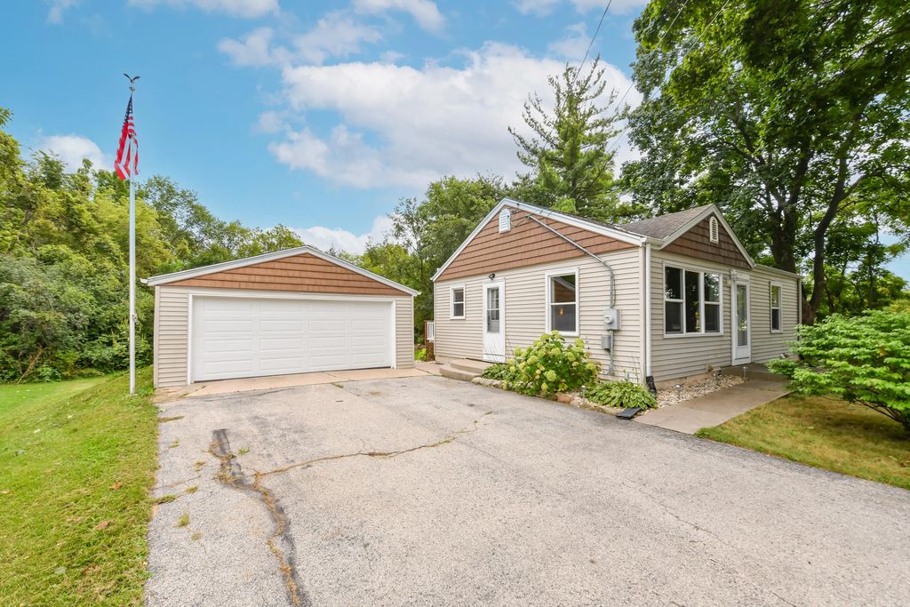 8725 Racine Ave, Norway
