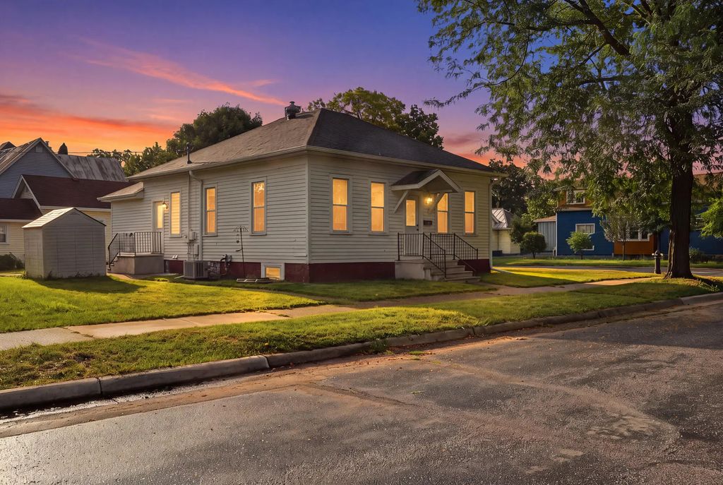 1227 9th St S, La Crosse