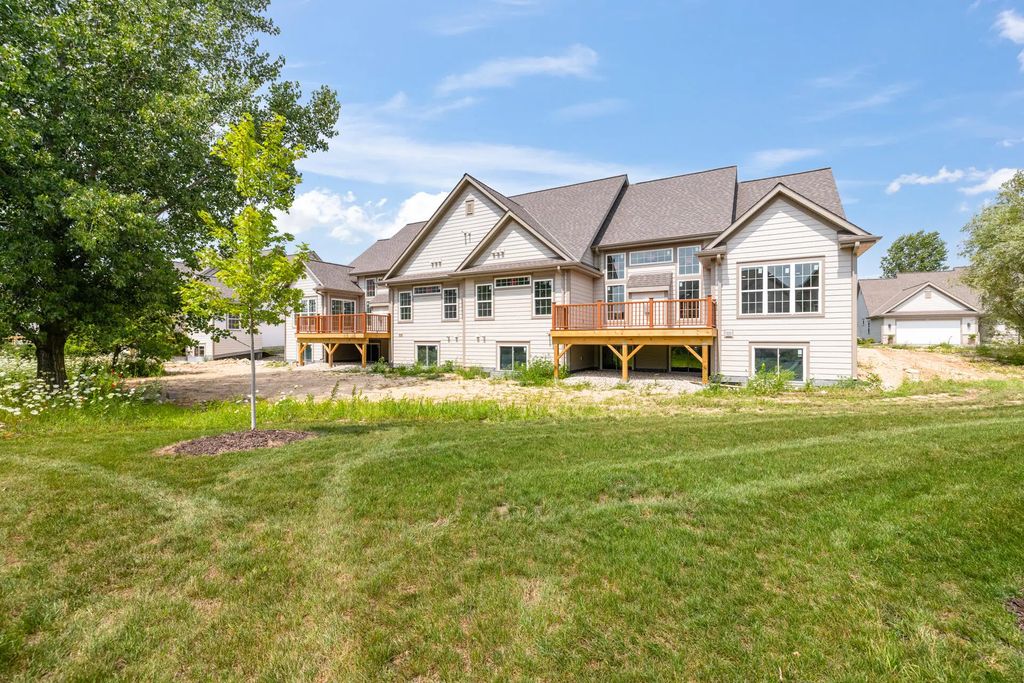 1797 Cedar Ridge Dr 215-2, Slinger