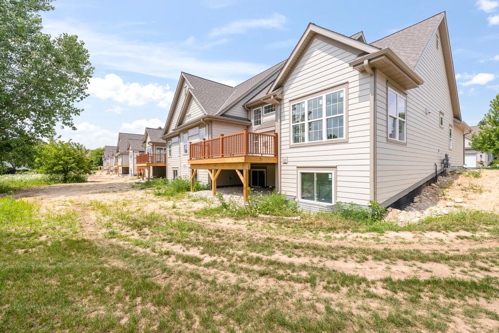 1797 Cedar Ridge Dr 215-2, Slinger