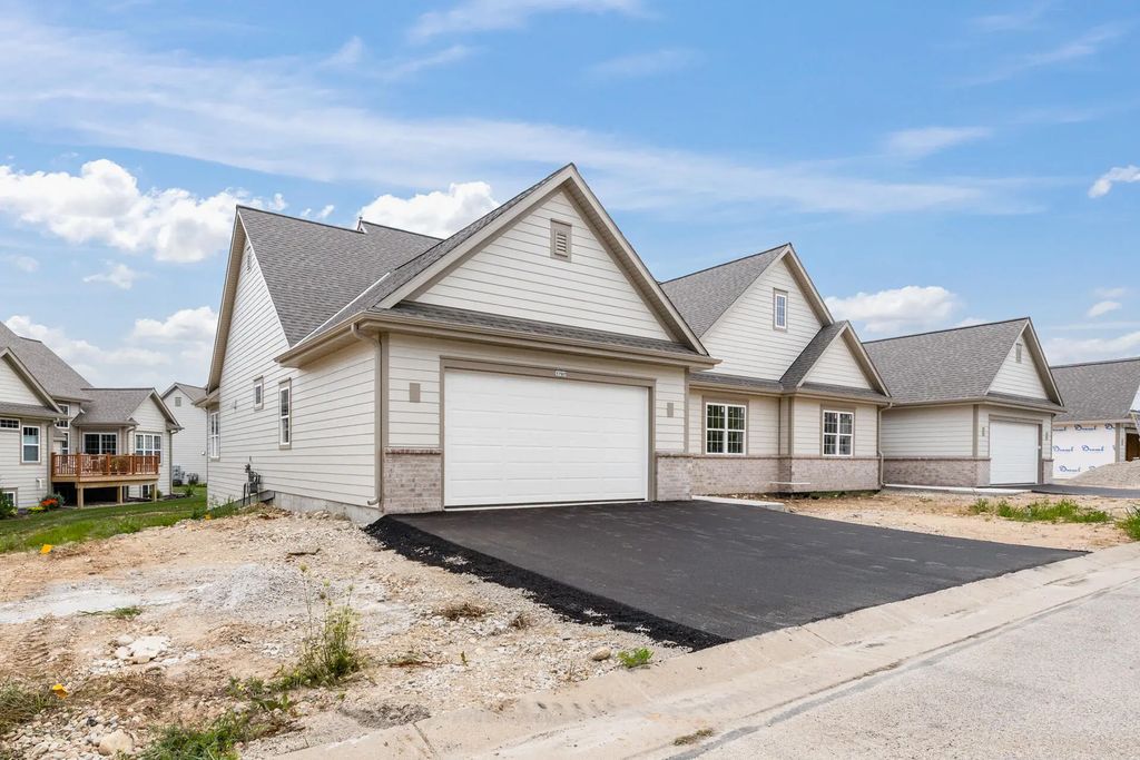 1797 Cedar Ridge Dr 215-2, Slinger