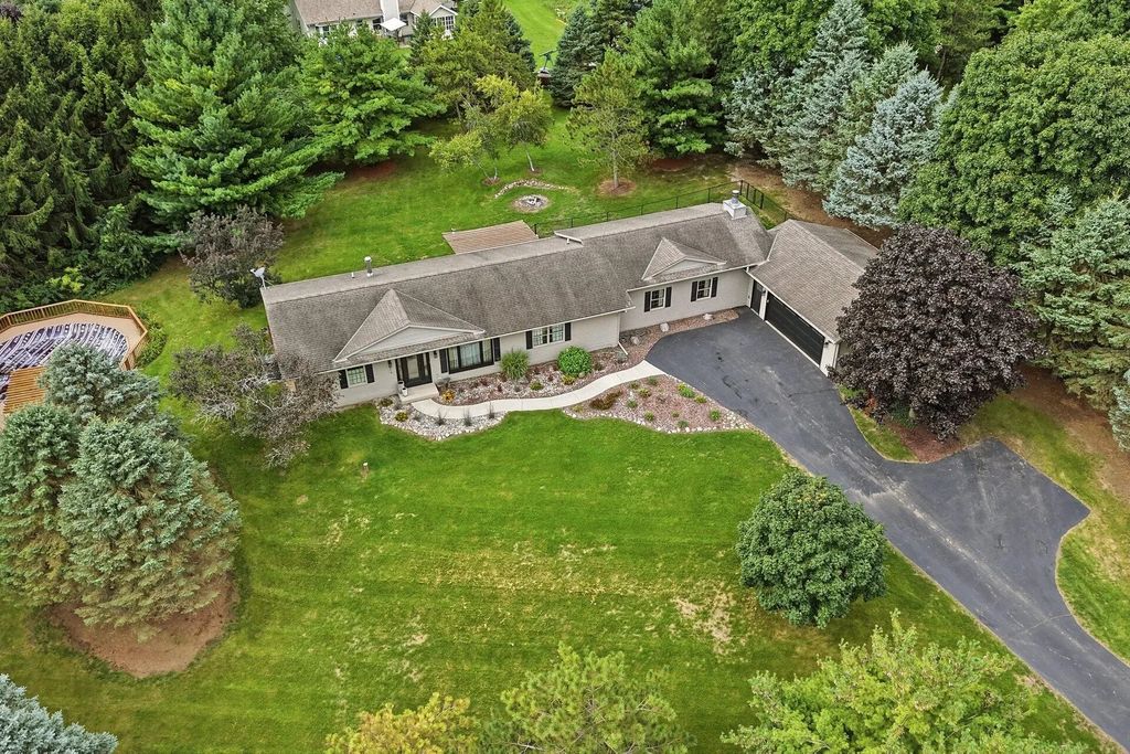W2627 Copperhead Ln, Lafayette