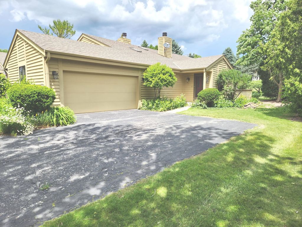 N80w13596 River Park Dr, Menomonee Falls