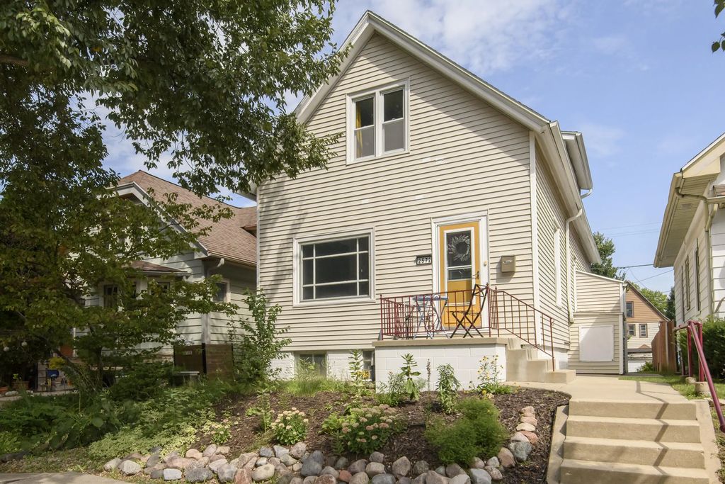 2572 S Howell Ave, Milwaukee