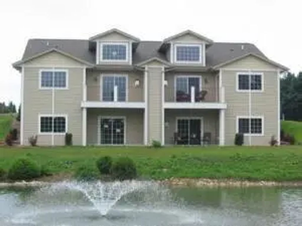 1934 Ravenswood Ln, Manitowoc