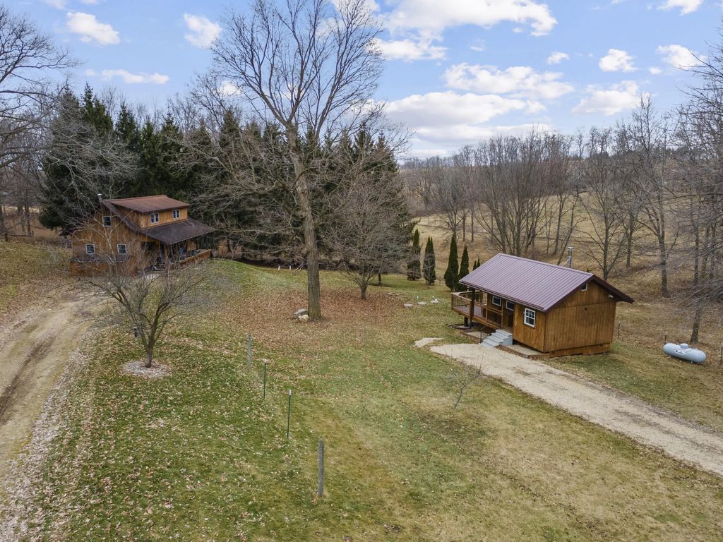 E10540 E Salem Ridge Rd, Webster