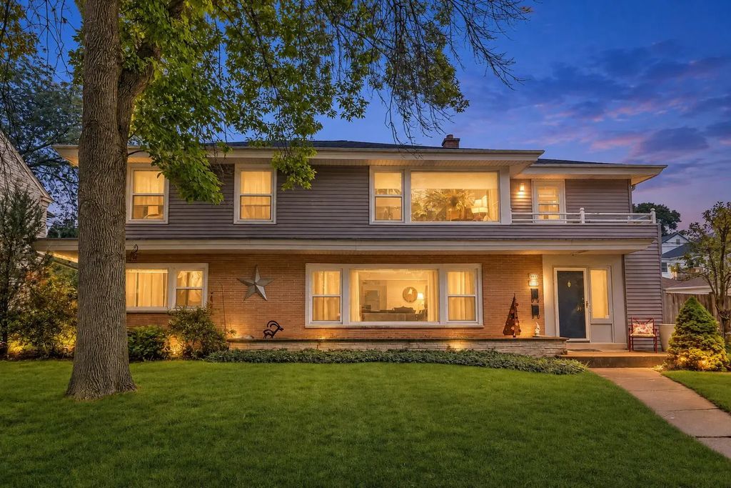4441 N Wildwood Ave 4443, Shorewood
